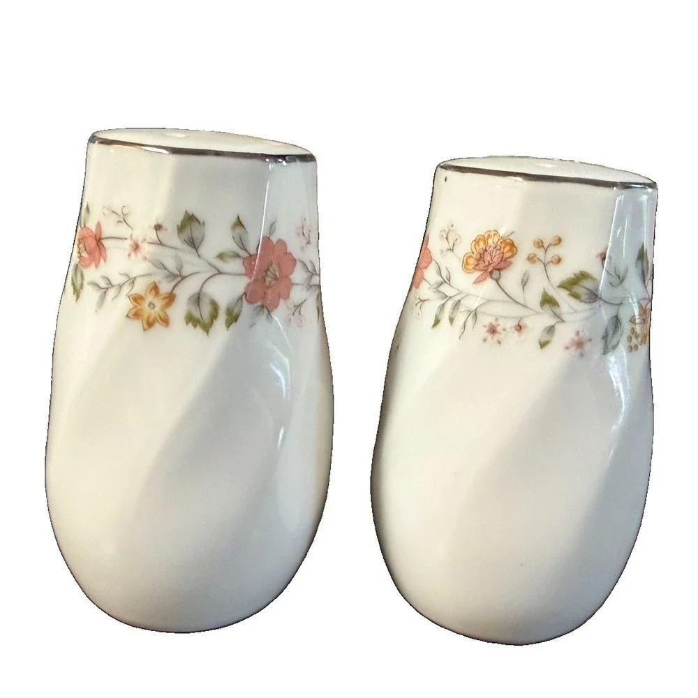 Sheffield Bouquet BQT-11 Salt Pepper Shakers Porcelain Japan Floral 3 1/8